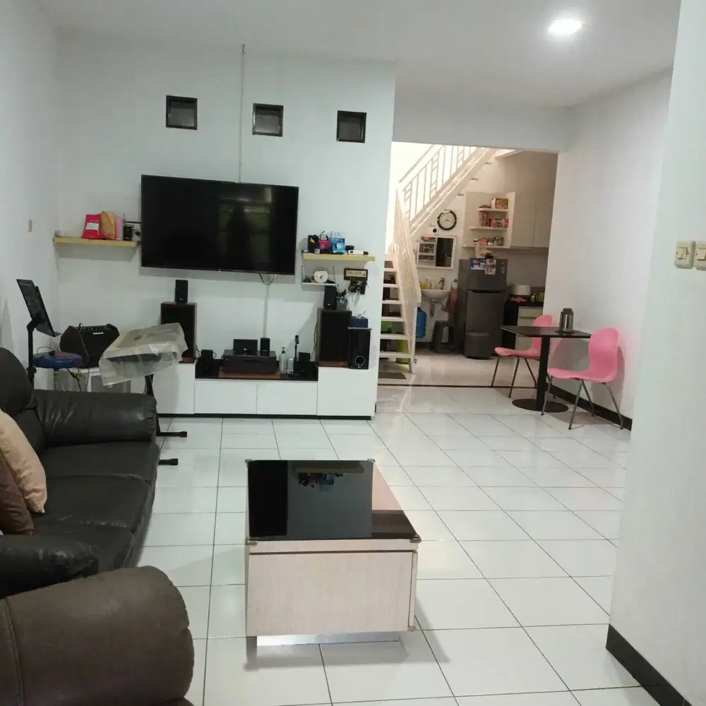 Dijual Rumah di Taman Kopo Ketapang