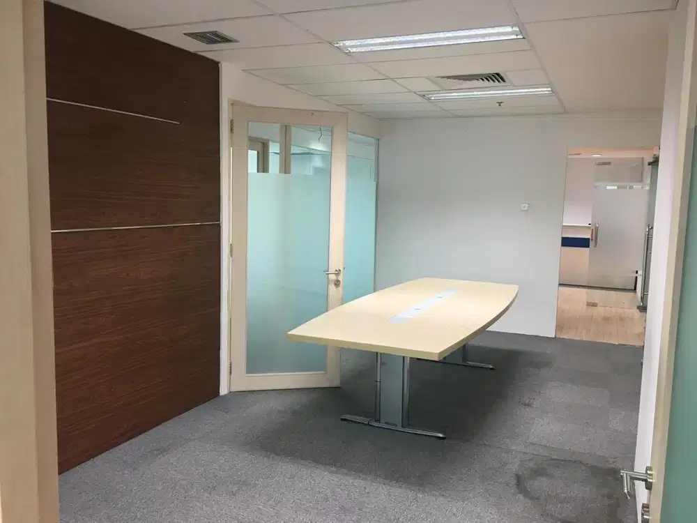 SEWA KANTOR DI JAKARTA SELATAN SUDIRMAN 445M2 FITTED 250K NEGO