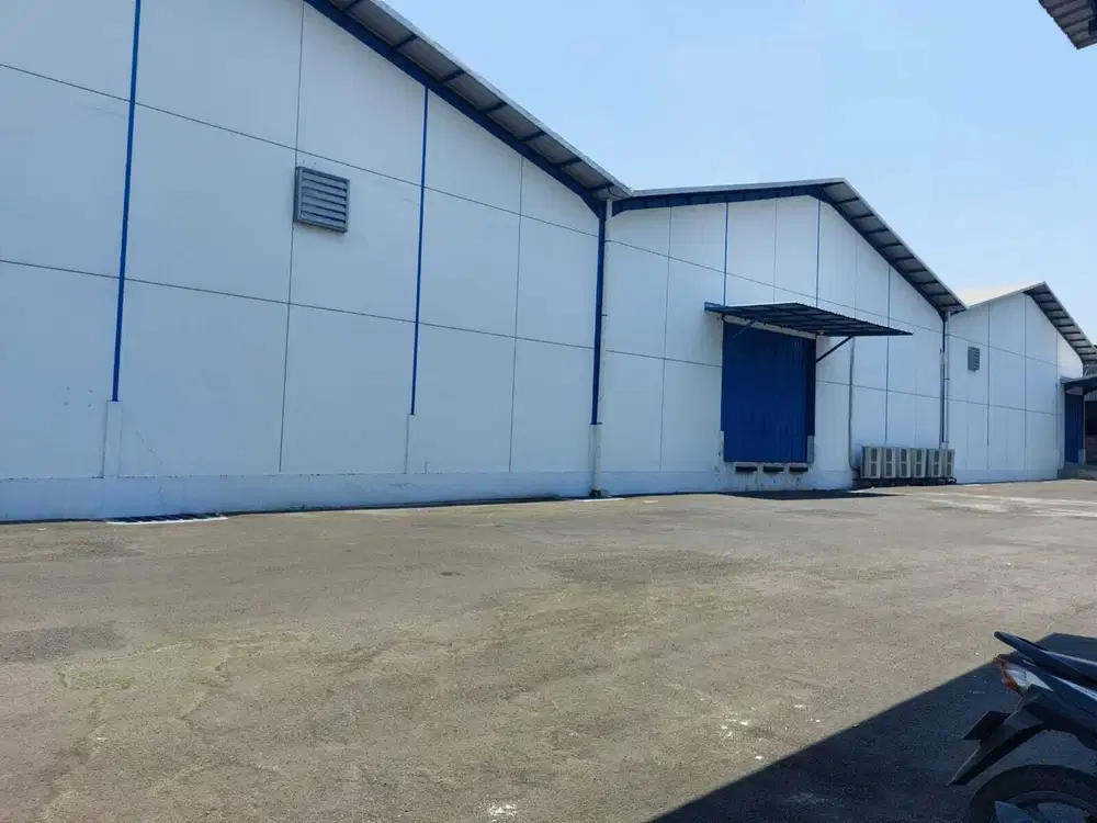 Disewakan Gudang Loading Dock, 3km Dari Pintu Tol