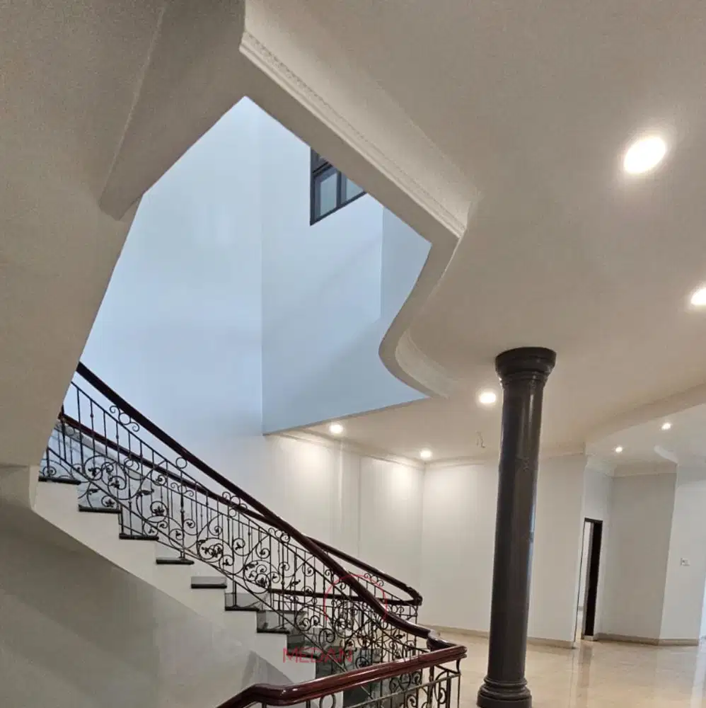 Dijual   Villa Grand Polonia Medan