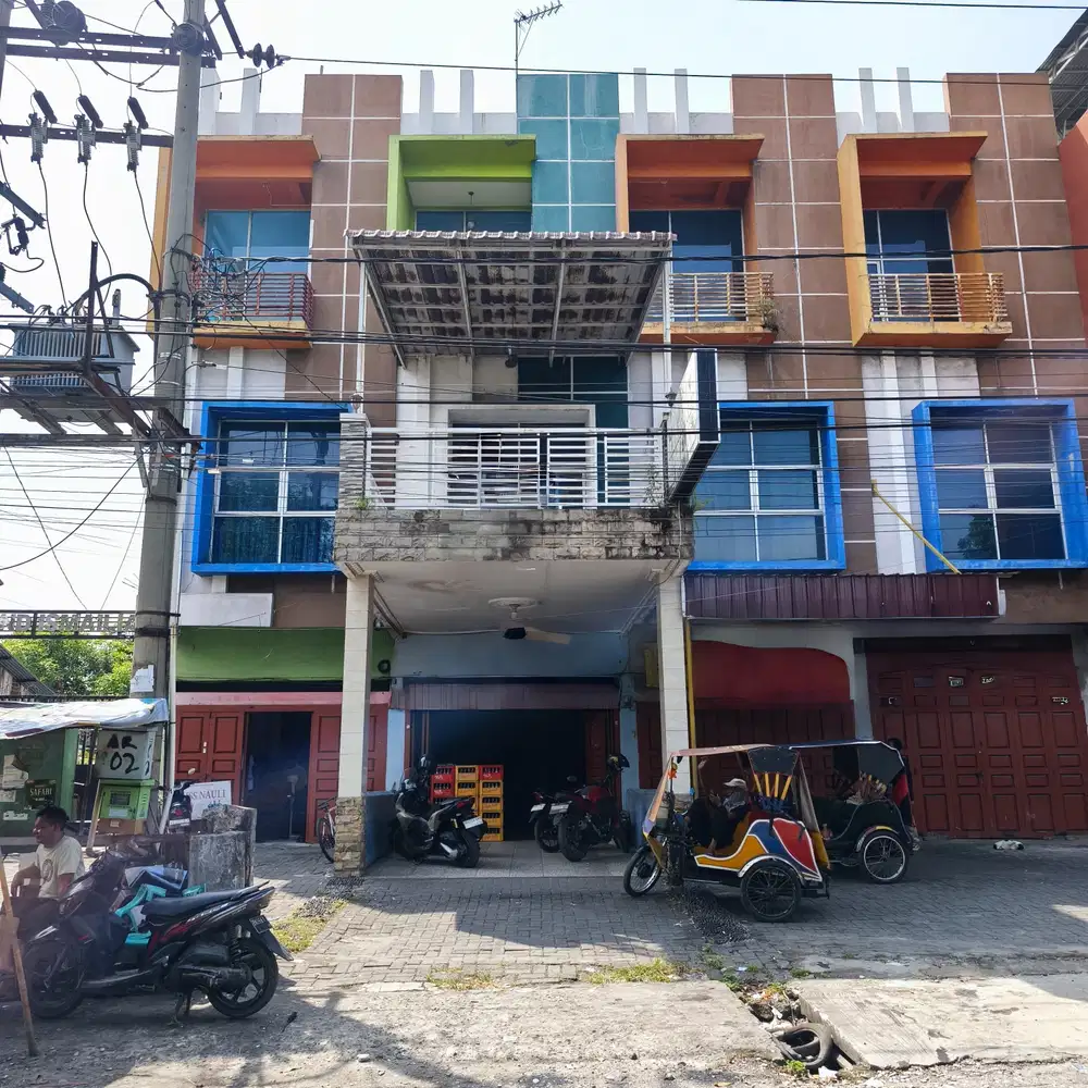 Ruko Strategis Pinggir Jalan di Daerah Ramai Sudah Siap Huni di Medan