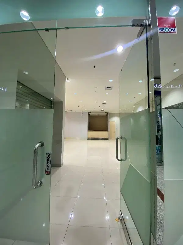 SEWA KANTOR DI JAKATA SELATAN SUDIRMAN 225M²  FITTED 300K NEGO