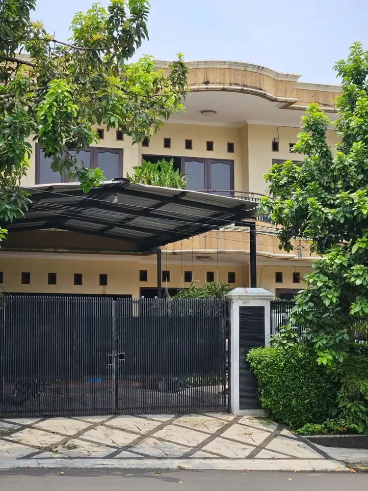 MIliki Rumah Cantik 2 Lantai Lahan Luas di Perumahan Yasmin Bogor, SHM