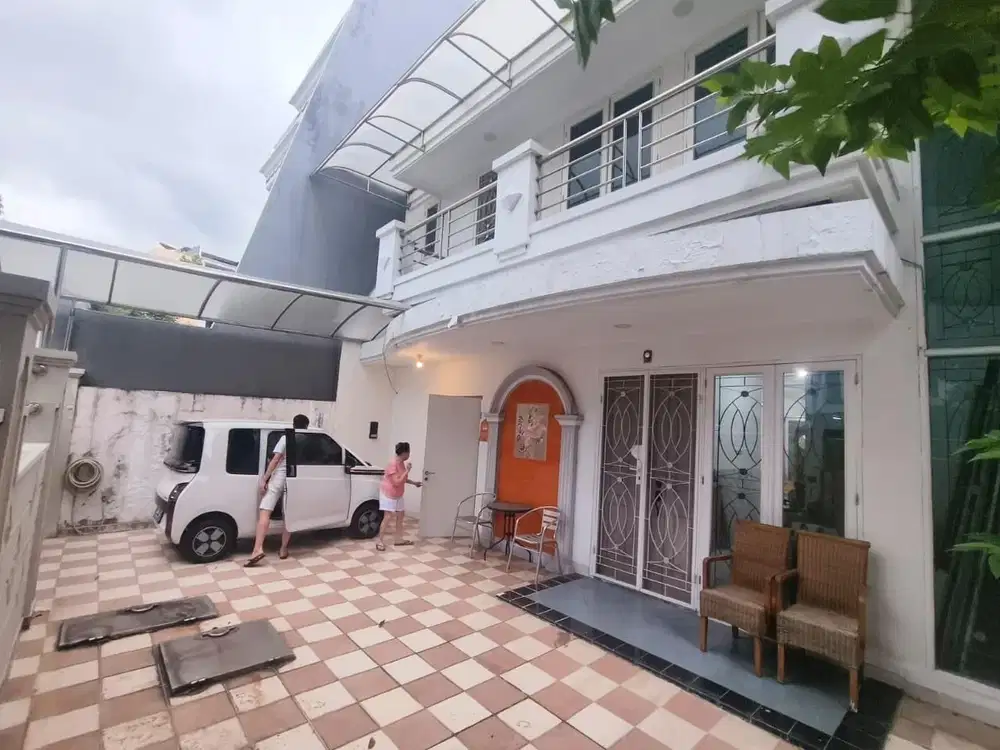 RUMAH GRISENDA UK 10X20,DUA LANTAI,SEMI FURNISH,SELATAN