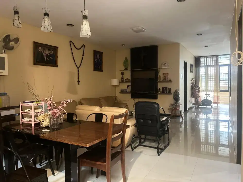 Rumah Lux 2 Lantai Furnished di Taman Kopo Indah 2 Bandung