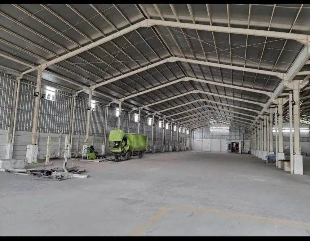 Gudang LT. 4200 m2 di Pinggir Jalan Raya Besar di Bekasi Utara