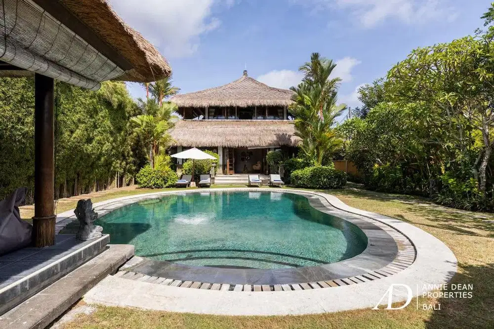 FREEHOLD PRIME LAND WITH EXISTING 3-BED VILLA 200M FROM THE BEACH