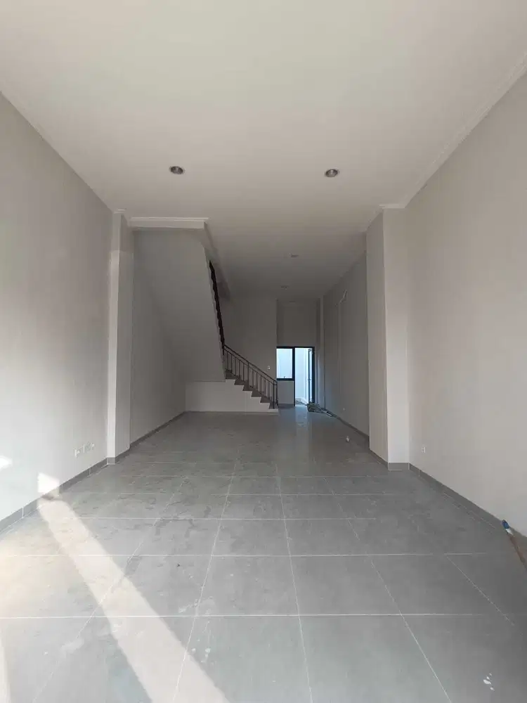 DISEWAKAN TERMURAH, RUKO BRAND NEW PIK, 3 LANTAI 100JUTA/THN READY