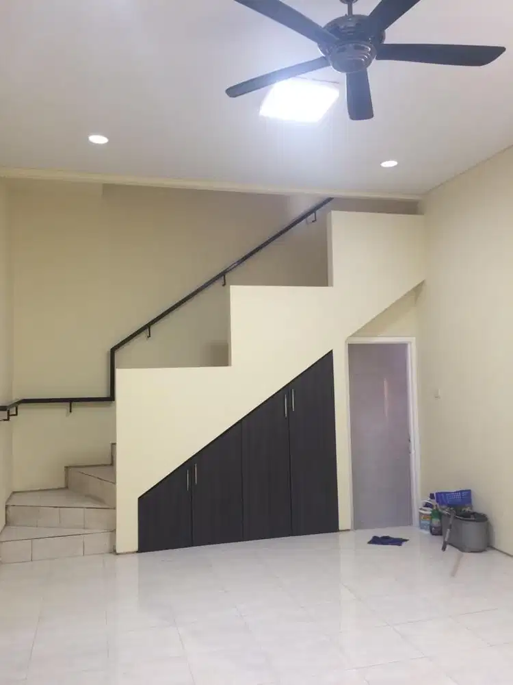 Dijual Rumah di Kelapa Gading, Siap Huni, Semi Furnish