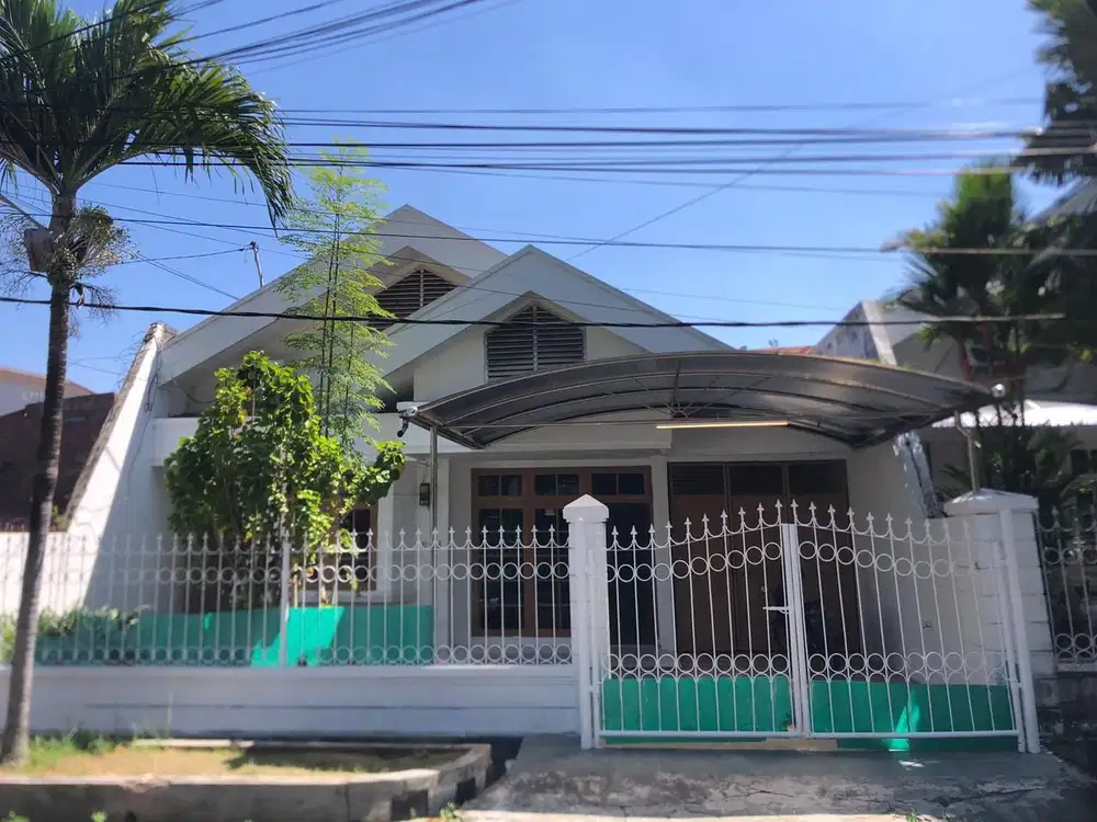 Rumah Dharmahusada Indah 1 lantai Layak Huni Cocok Untuk Keluarga Lansia