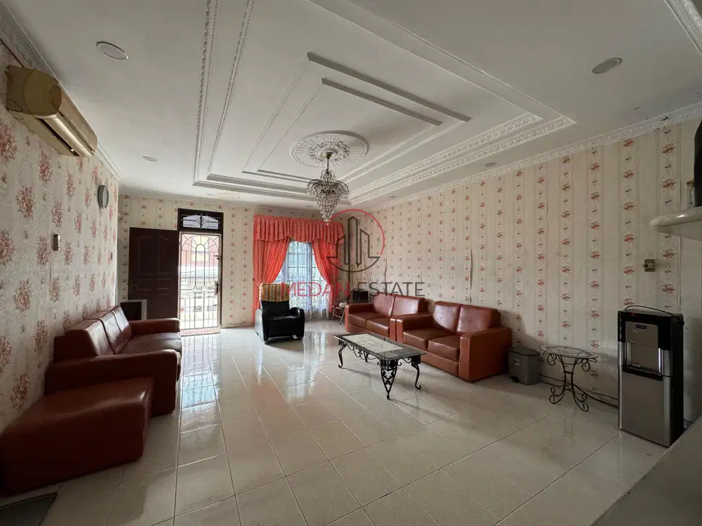 Dijual! Villa Taman Polonia I