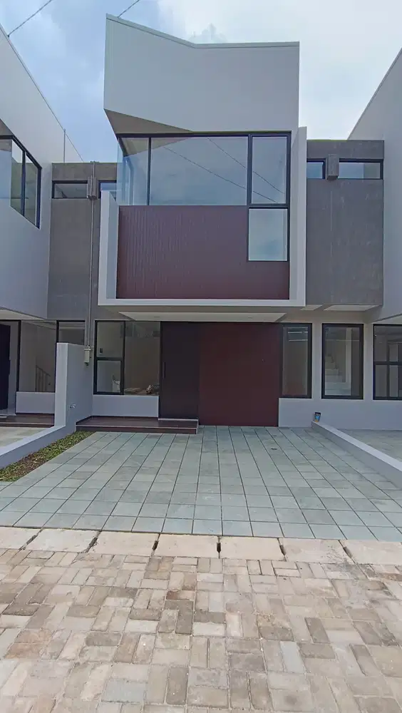 RUMAH 2 LANTAI SIAP HUNI LOKASI STRATEGIS DEKAT STASIUN LRT JATIBENING