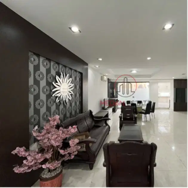 Dijual Villa The Palace