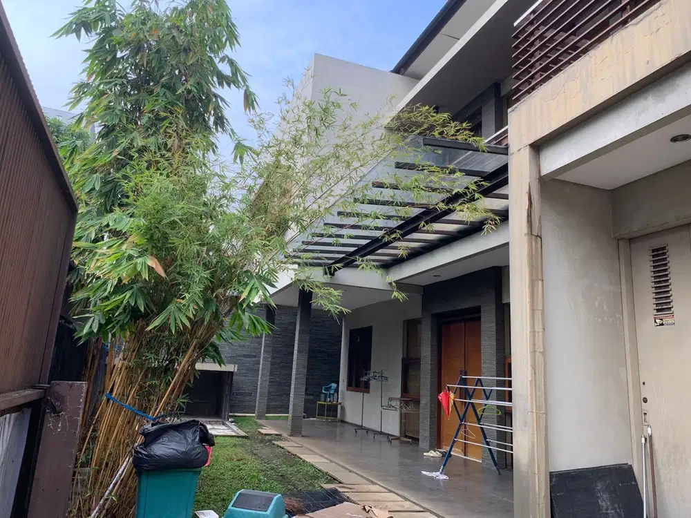 Dijual cepat Rumah 2 lantai mewah siap huni di Moch Toha