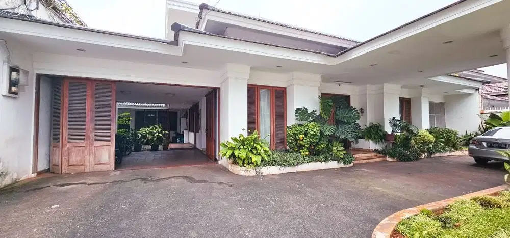 Rumah Mewah dengan 2 Entrance Gate di Area Premium Kemang Timur
