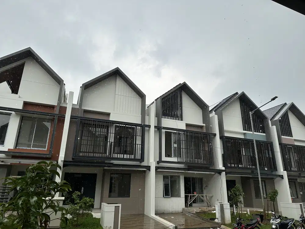 Leonora Siap Huni 6x12 3 Lantai Attic Room Hadap Timur Laut Free PPN