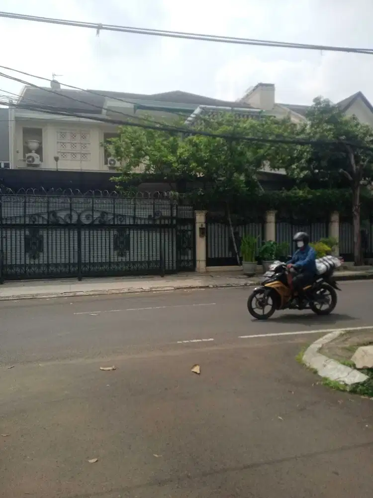 DIJUAL CEPAT RUMAH JL ADHYAKSA 9 LEBAK BULUS JAKARTA SELATAN