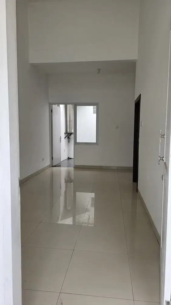 Rumah minimalis nyaman siap huni MURAH 2 lantai di Pinus Regency
