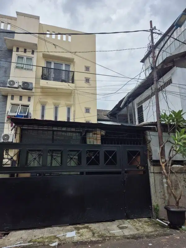 DIJUAL CEPAT. RUKO 3 1/2 Lantai Di PASAR KEMBANG. Palmerah Jakarta Barat