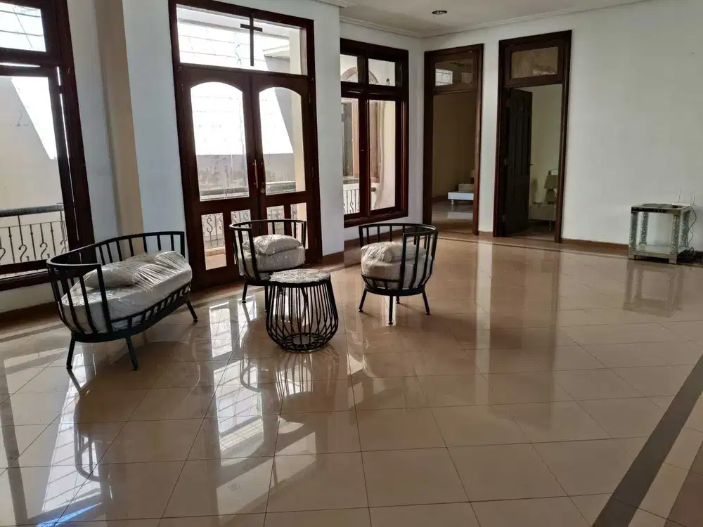 Jual Rumah 2 Lantai Dharmahusada Indah, Furnish, Galaxy Mall, Surabaya