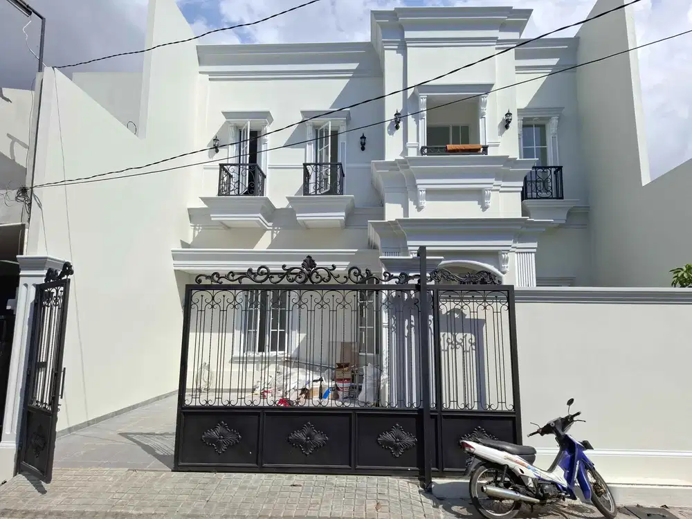 Dijual rumah baru 2 lt, 10x20 komplek DPR Joglo