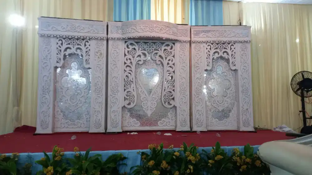 Perlengkapan usaha dekorasi pernikahan pelaminan gebyok spon ukir 5,5m