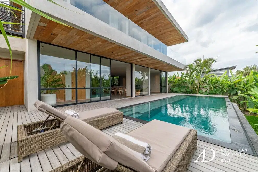 LEASEHOLD | MODERN VILLA WITH RICE FIELD VIEWS IN TUMBAK BAYUH