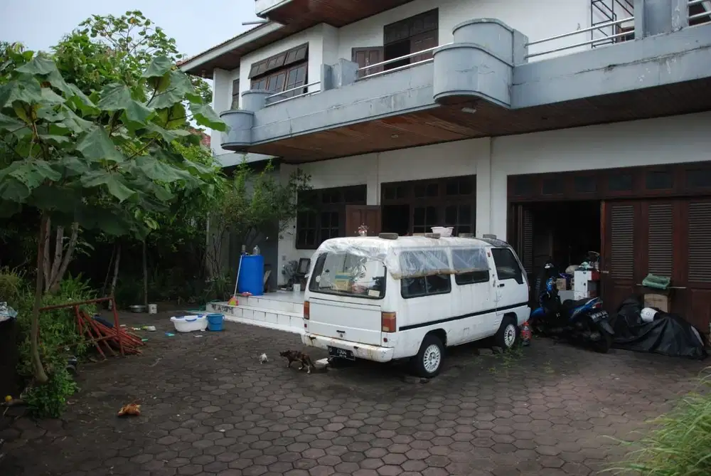 Rumah dengan Tanah Luas di area Denpasar
