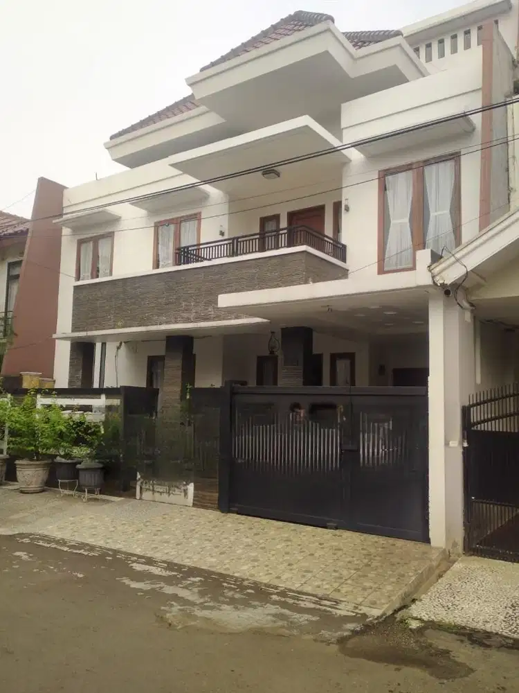 Rumah Bagus Siap Huni di Bintaro 2,5 Lantai FR11776 t