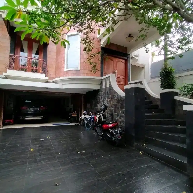 Dijual rumah 2½ lantai di Kemang
Kemang selatan, Jakarta selatan