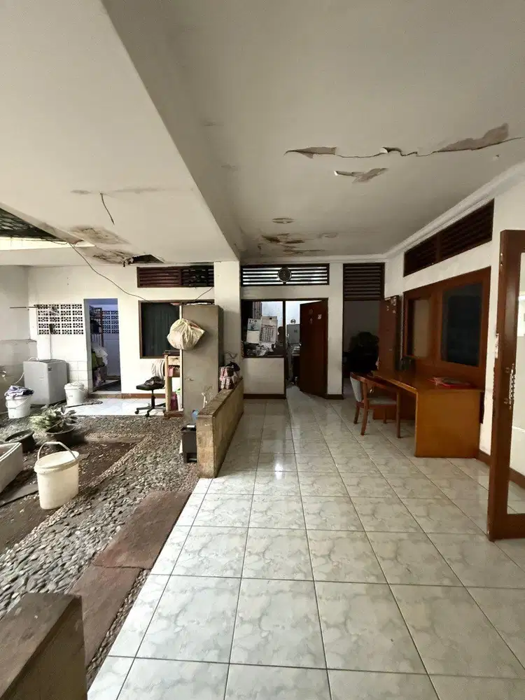 Rumah Lama Terawat Siap Huni Di Tebet Barat
