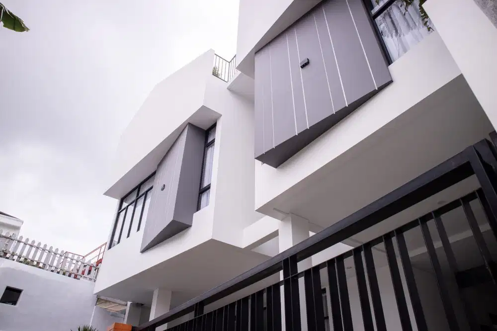 Rumah Villa Mewah Plus Kolam Renang Mini Futsal dan Basket Setiabudi