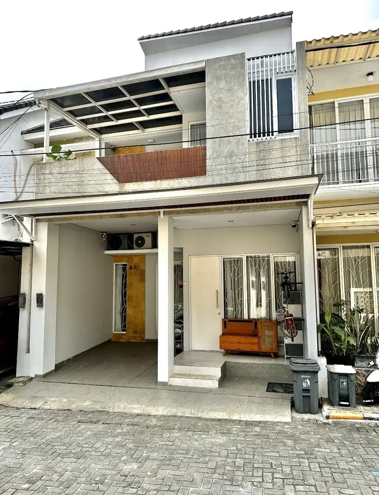 Rumah 3 Lantai Cakep dekat Bintaro Sektor 9 dan Stasiun Bangunan Luas