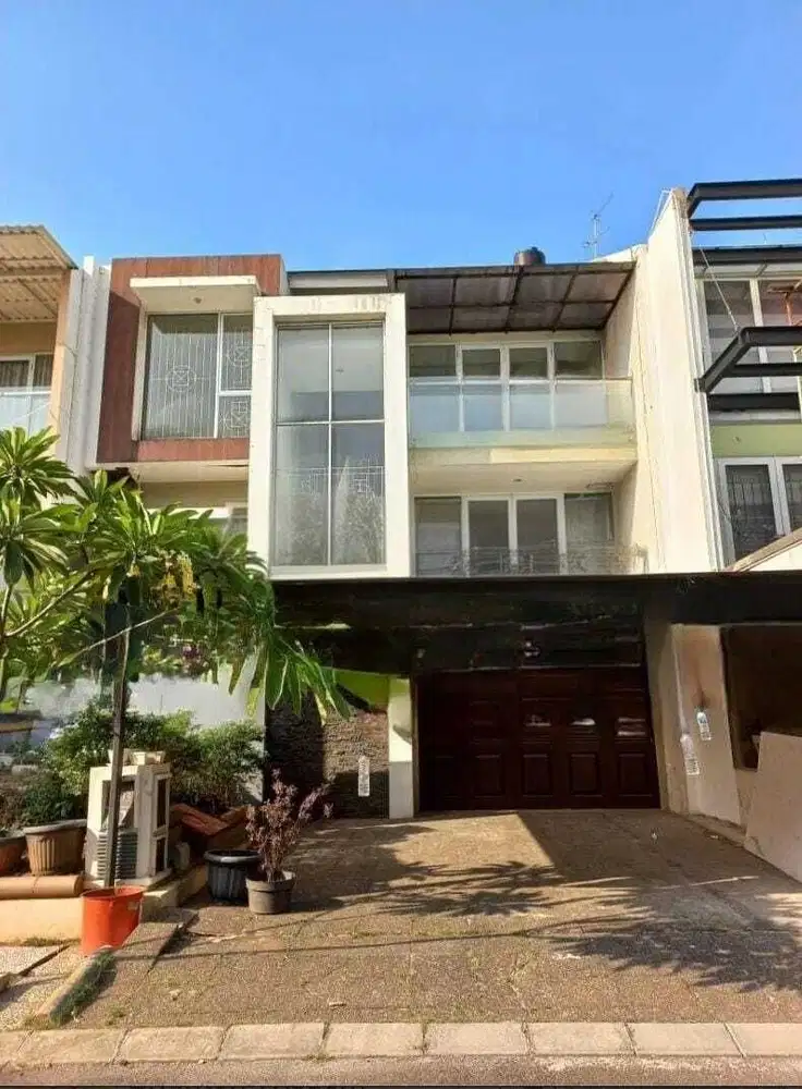 Rumah Mewah 3 Lantai di Citra 7 Jakarta Barat , Siap Huni , Shm