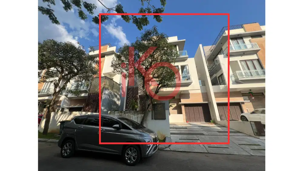 Dijual Rumah Mewah 3 Lantai Dengan Kolam Renang di Citra Land Megah