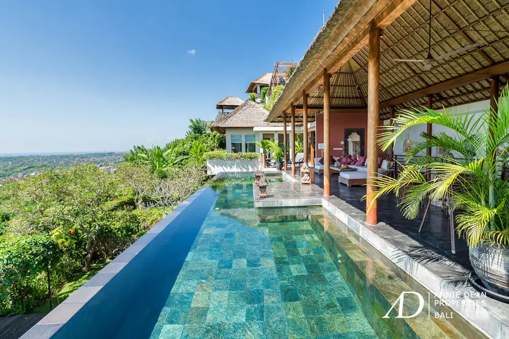 FREEHOLD | ICONIC LUXURY ESTATE WITH 180° OCEAN VIEWS IN JIMBARAN