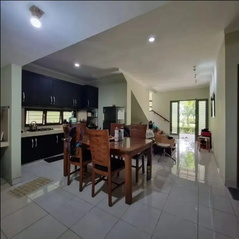 dijual  rumah 2 lt posisi depan taman dalam cluster di Bintaro