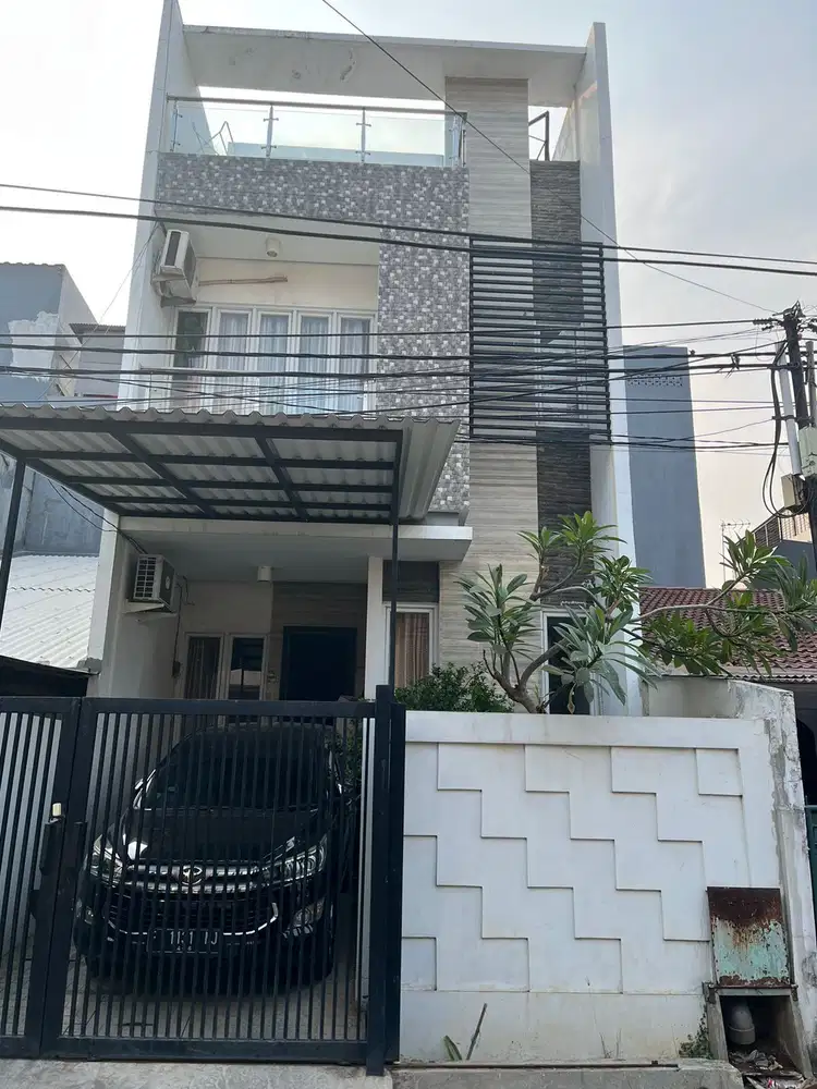 Rumah Siap Huni 3 Lantai di Kelapa Gading