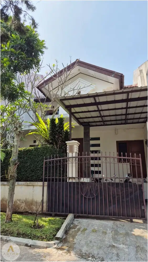 Rumah 2 Lantai Siap Huni Setraduta Bandung dekat Exit Tol Pasteur