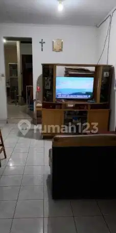 Rumah 2 Lantai Bagus SHM di Taman Royal, Tangerang