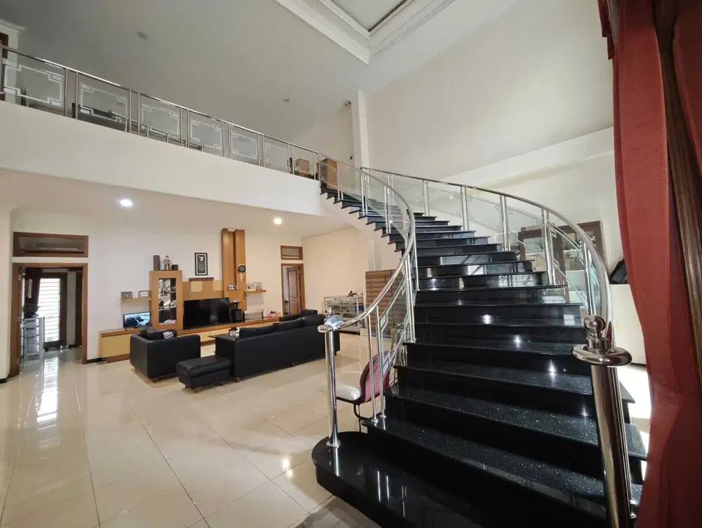 Mekarwangi - Singgasana Pradana Bandung Kota, Lux, Bisa Tinggal/Kantor