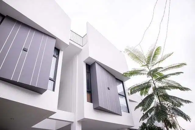 Rumah Villa Mewah Plus Kolam Renang Mini Futsal Dekat UPI Setiabudi