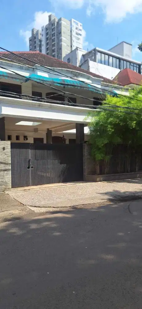 Rumah Mewah Lingkungan Nyaman 900 meter ke Gandaria City