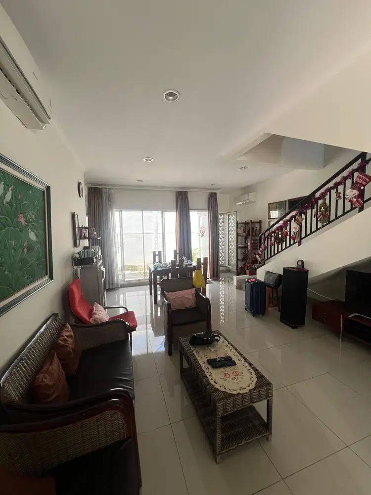 Dijual Rumah 2 lantai bagus Furnish di Cluster Amanda, Summarecon