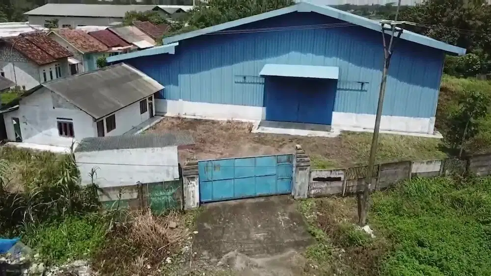 Pabrik di Jalan Raya Cikande - Rangkas Bitung, Serang.