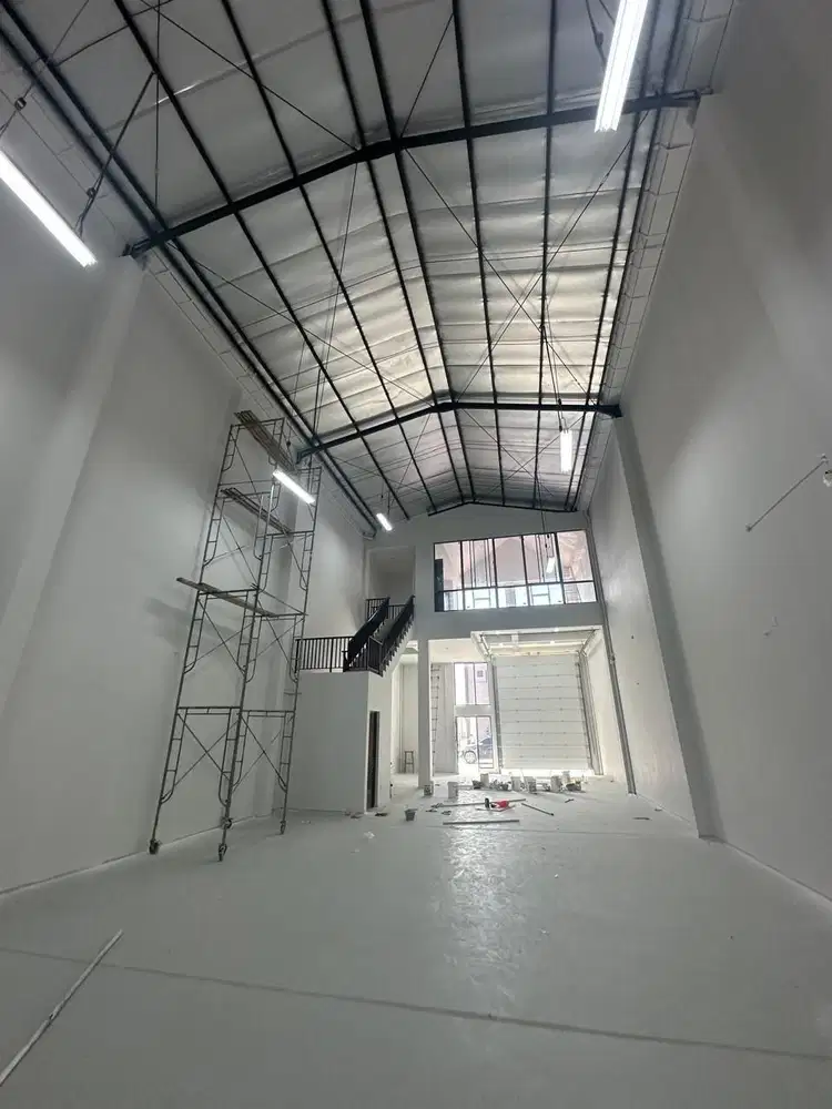 DISEWAKAN GUDANG BIZPARK 9x30 MULTIGUNA PIK 2 ADA KANTOR BISA NEGO