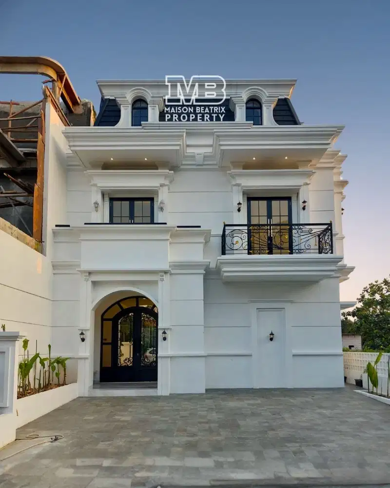 DIJUAL RUMAH MEWAH KOLAM RENANG JL M KAHFI JAKARTA SELATAN