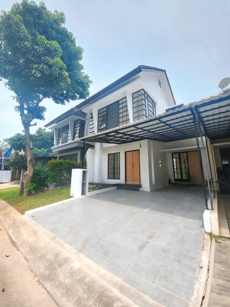 Rumah Bagus Harga Menarik fasilitas 3 Carport di Emerald Residence