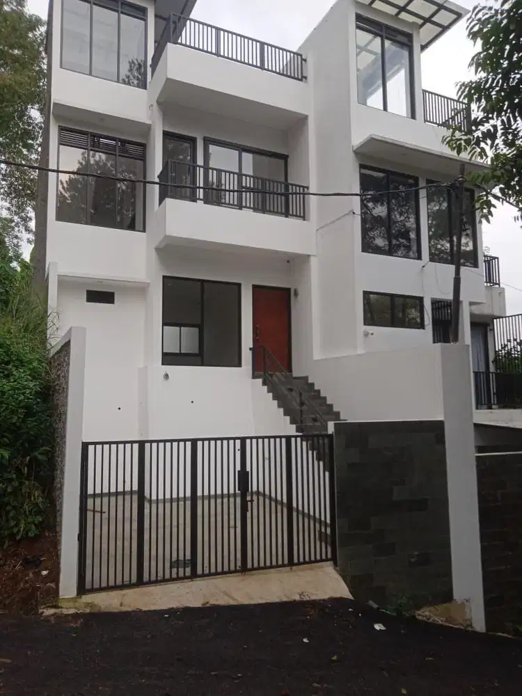 Jual Rumah 3 Lantai Konsep villa modern Cigadung, Dago, Kota Bandung