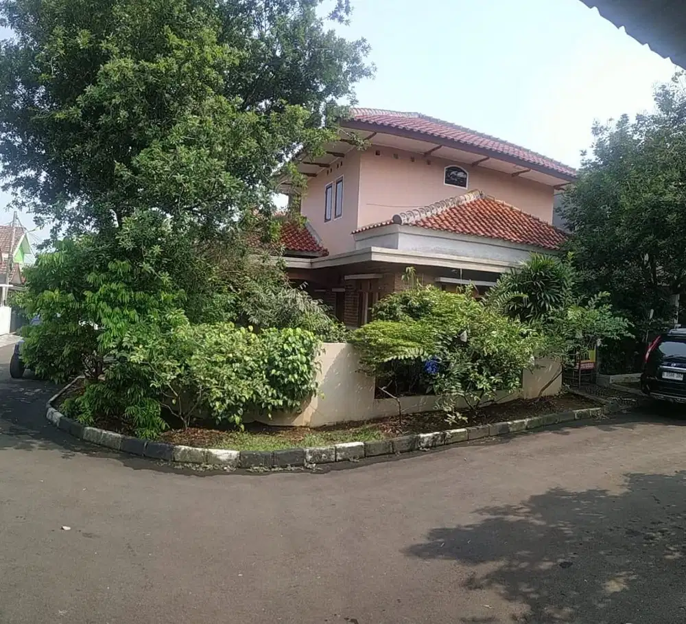 Dijual Rumah Hoek Dekat Stasiun Dekat Tol di Taman Yasmin